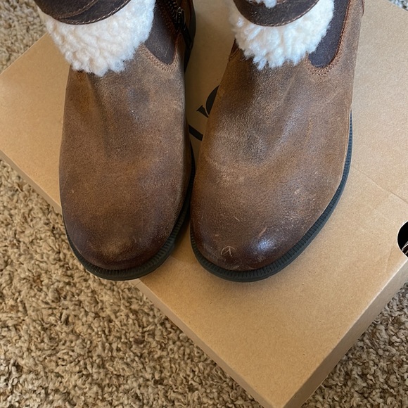 UGG Blayne Boot III size 7.5 Womens boots - Picture 6 of 9